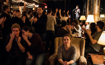 Stehende Ovationen, Tränen, eine Person sitzt still – das war das Richtige Publikumsansprache