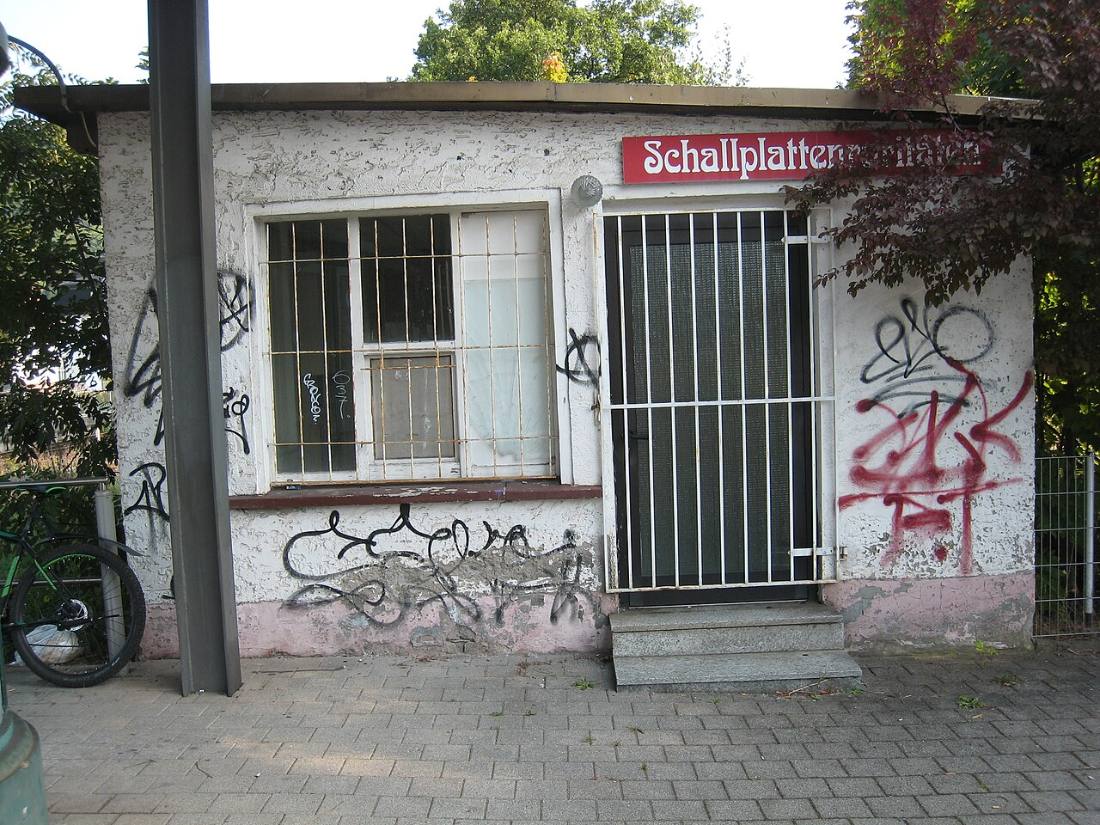 Bahnhof Suhl Schallplattenladen 1