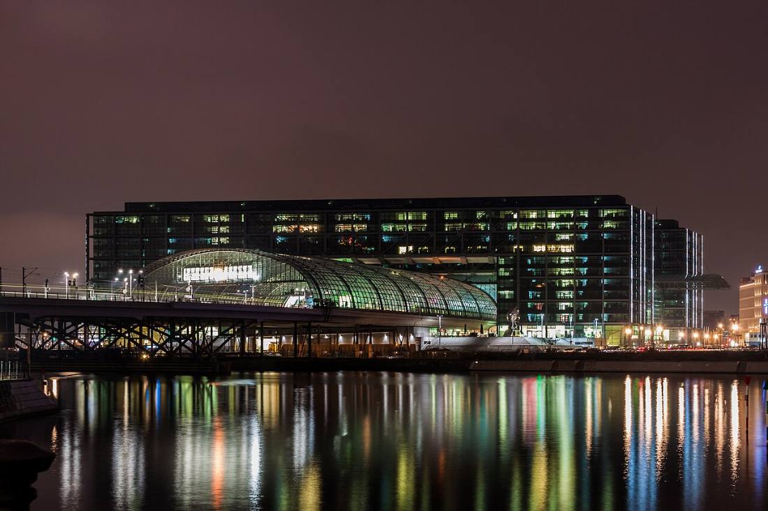 141214 Berlin Hauptbahnhof bei Nacht