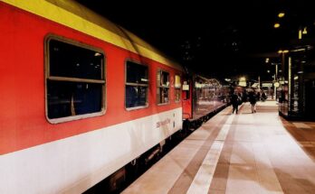 DB NACHT ZUG TO KOLN AT BERLIN HAUPT BANHOF GERMANY APRIL 2012 (6948350960)