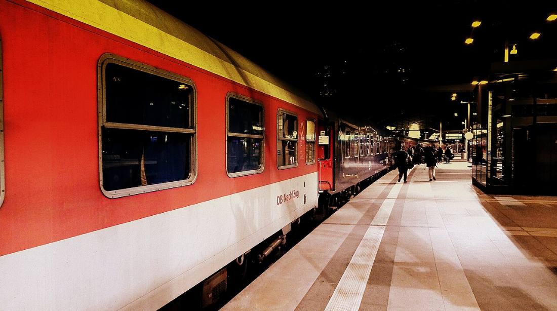 DB NACHT ZUG TO KOLN AT BERLIN HAUPT BANHOF GERMANY APRIL 2012 (6948350960)