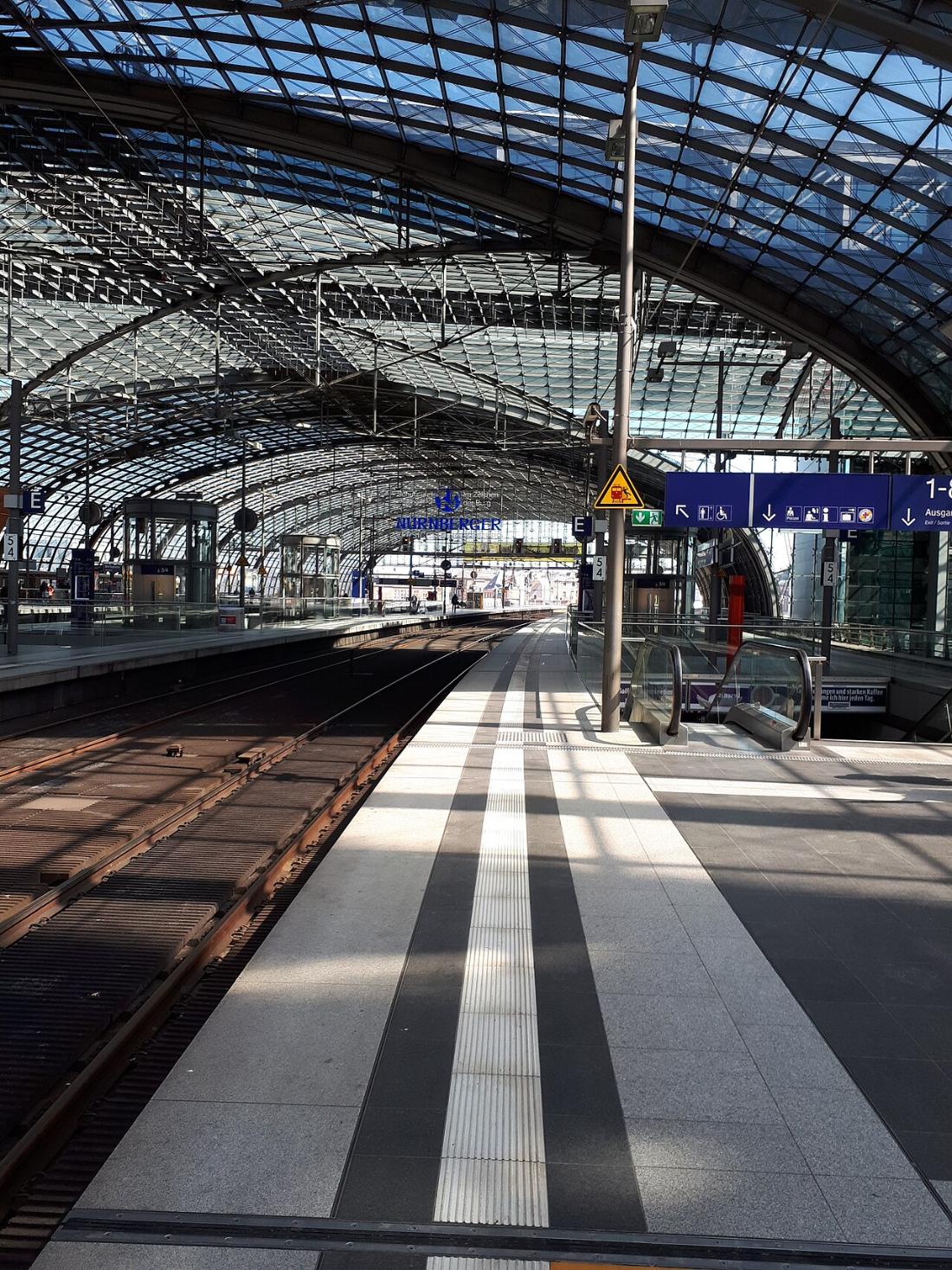 Hauptbahnhof April 2020 Oberer Bahnsteig-001