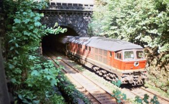 Brandleitetunnel, Ostportal mit Nachschiebelok 131 013-5