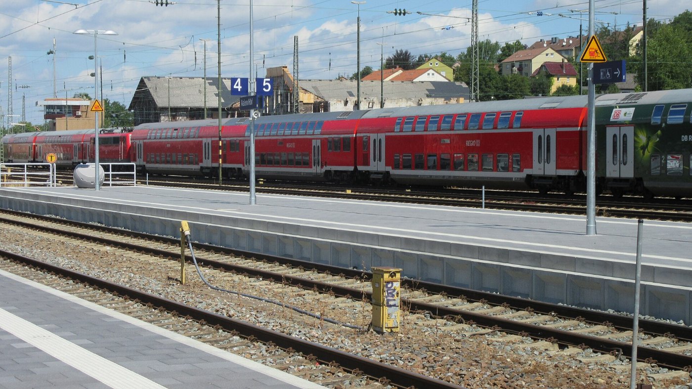 111 und Doppelstockwagen in Aalen