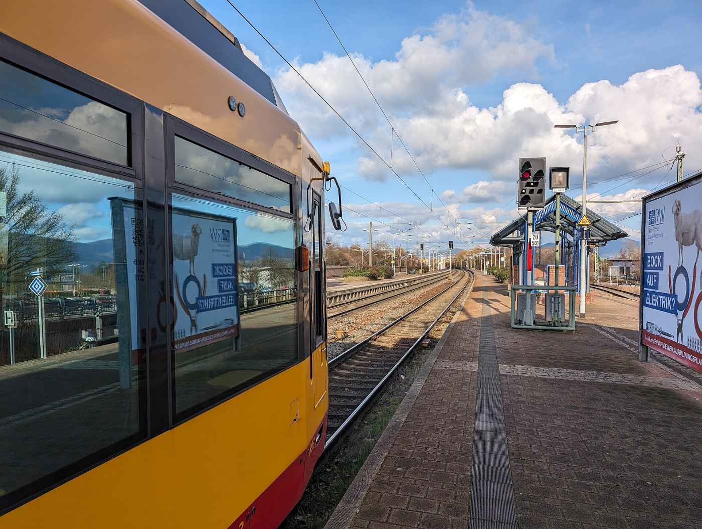 AVG Stadtbahn rangierbereit im Bf Achern