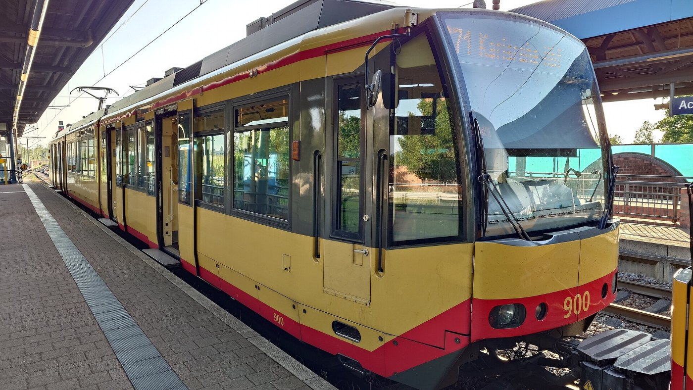 AVG Zweisystem Stadtbahnfahrzeug 900 in Achern Bahnhof