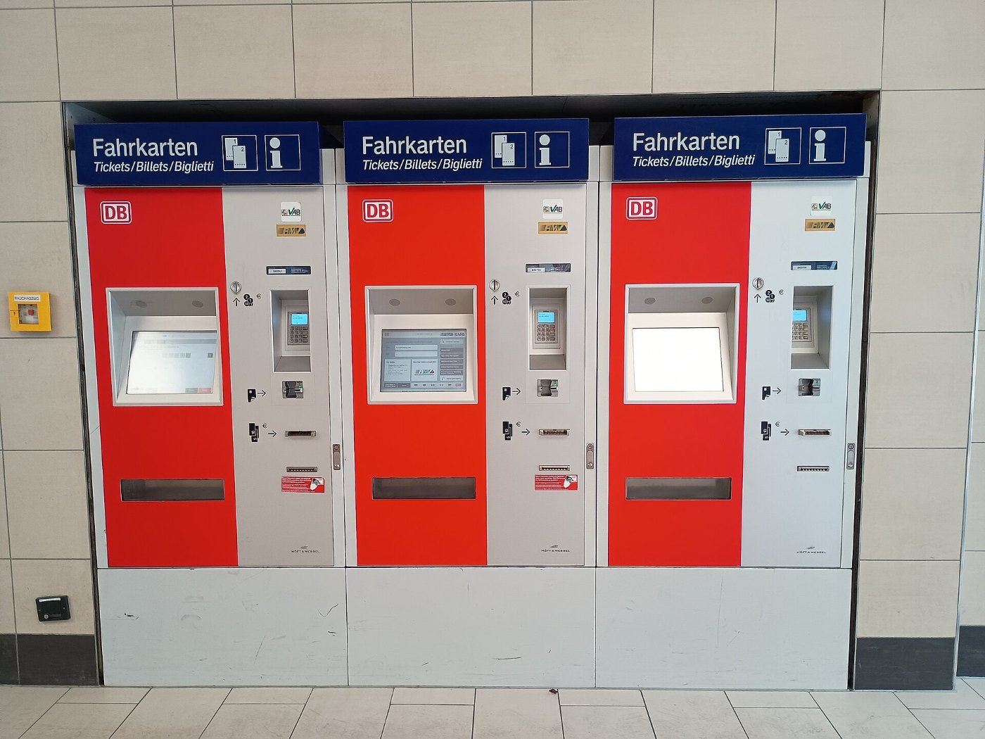 Fahrkartenautomat im Hauptbahnhof Aschaffenburg
