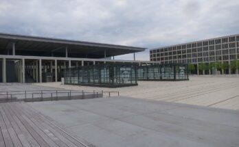 BfFlughafenBERVorplatz