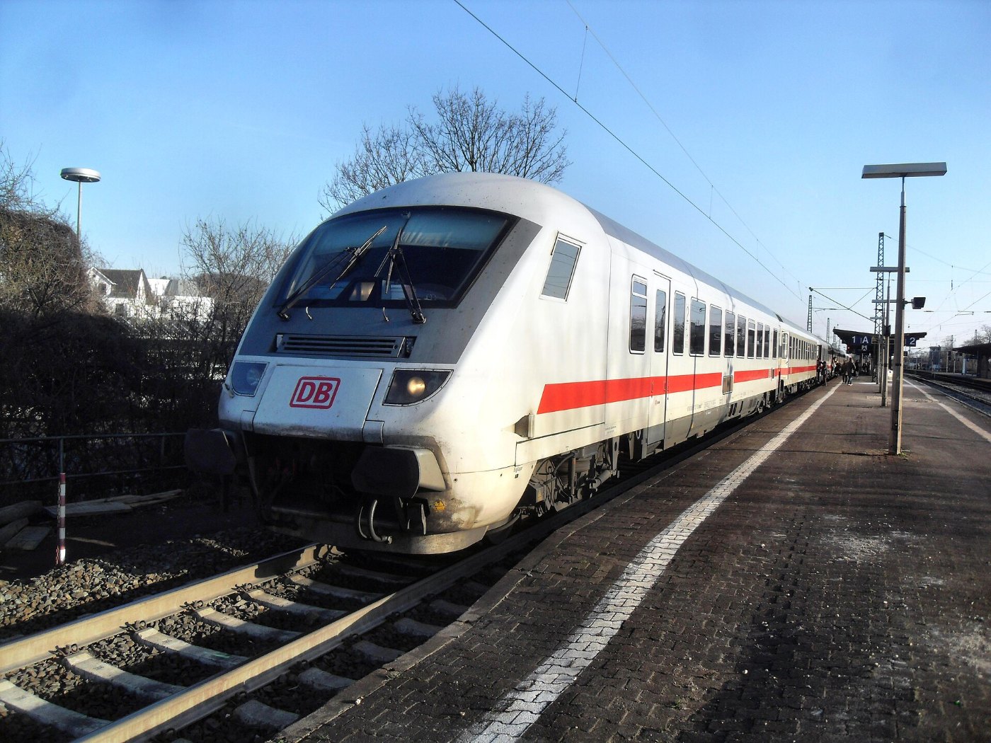Bensheimer Bahnhof auf Bahnsteig zu Gleis 1 Richtung Heidelberg (IC) 20.