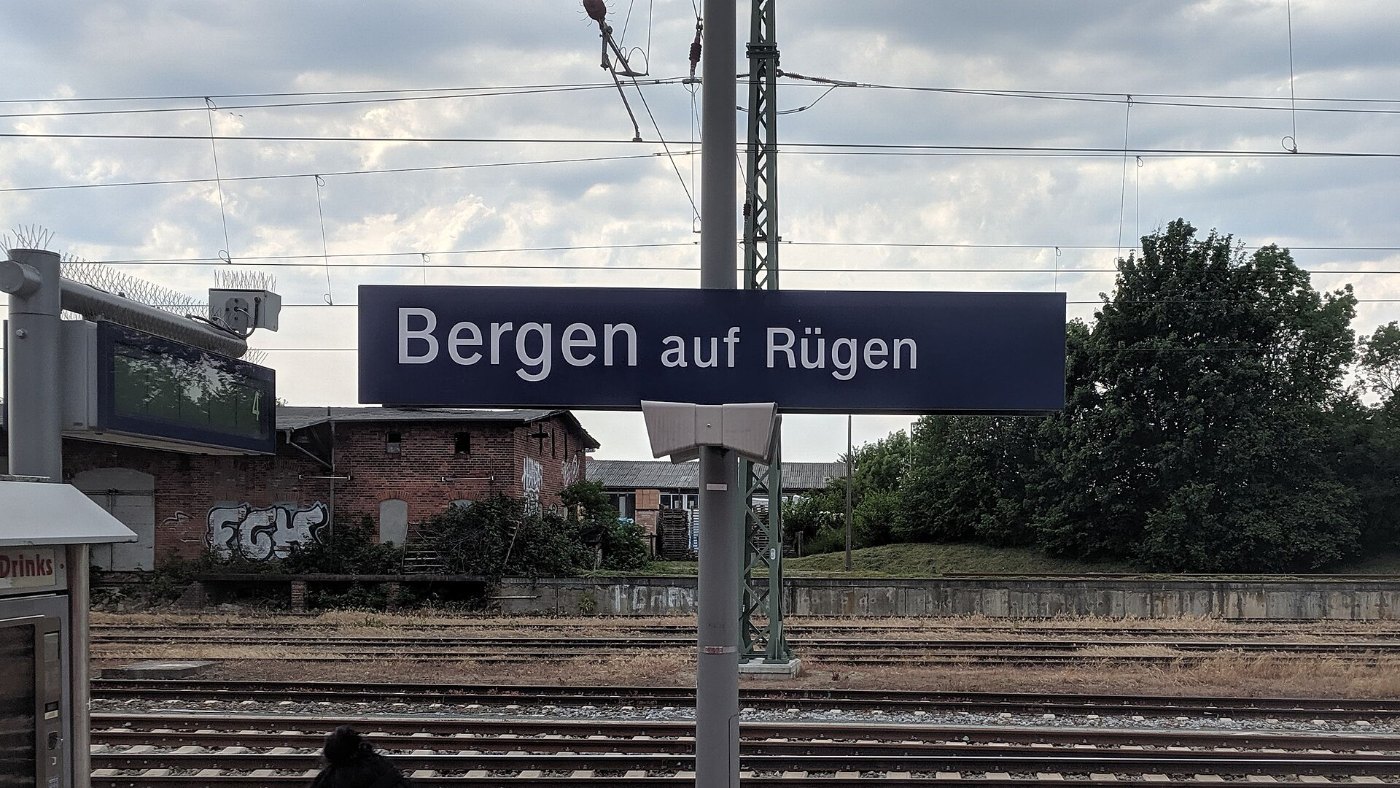 Bahnhofsschild Bergen auf Rügen