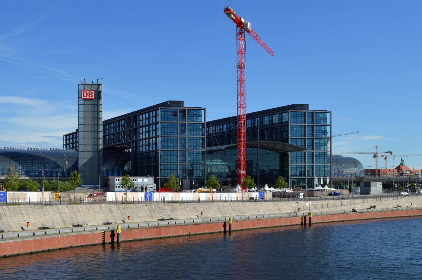 Der Berliner Hauptbahnhof von der Moltkebrücke
