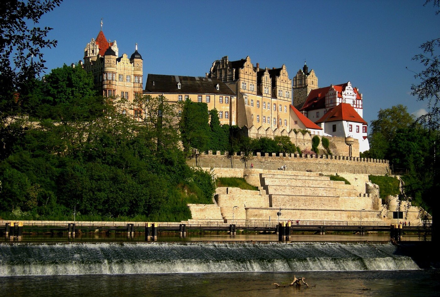 Bernburg Schloß über der Saale 03