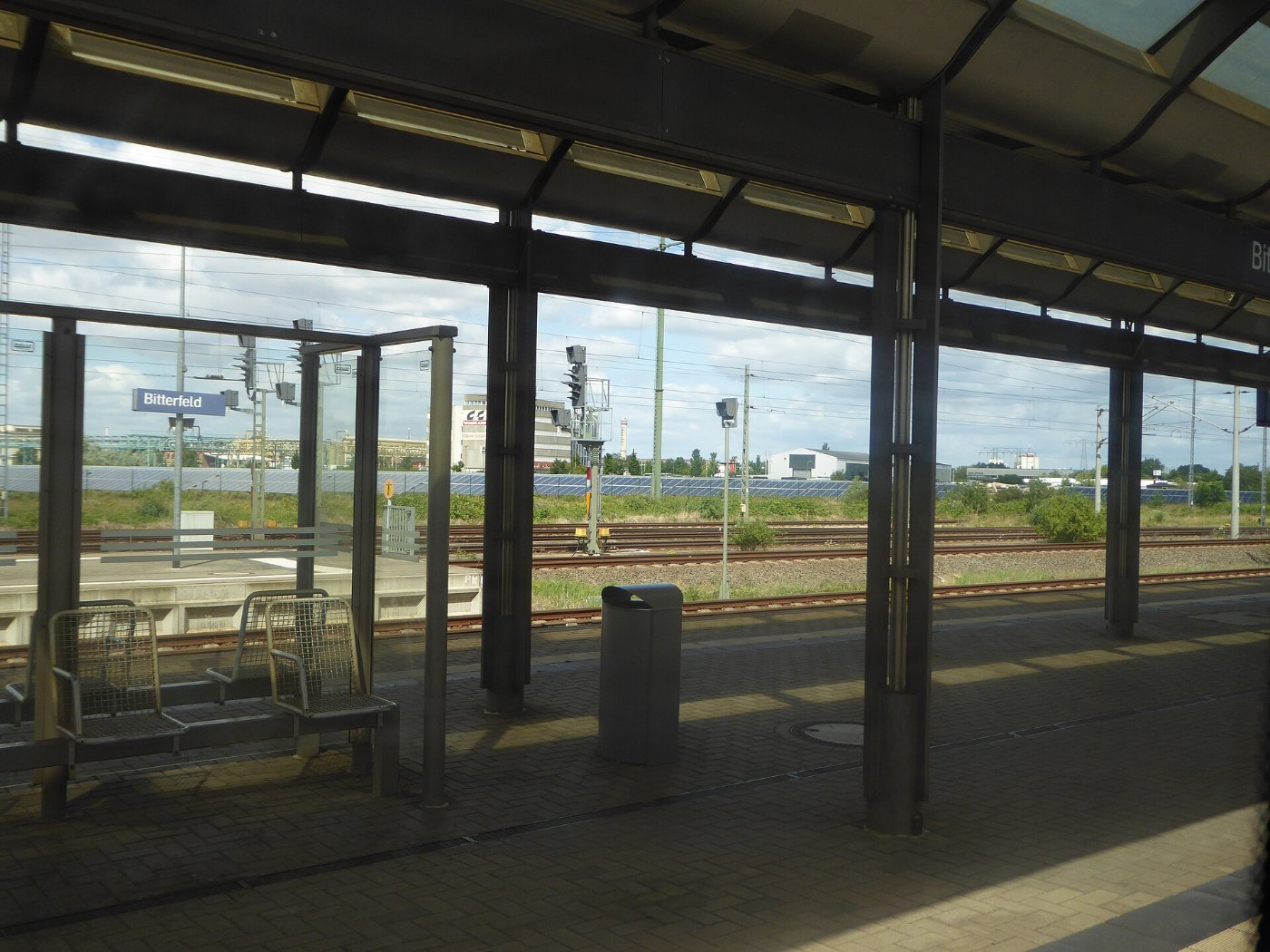 xl P Solaranlagen am Bahnhof Bitterfeld