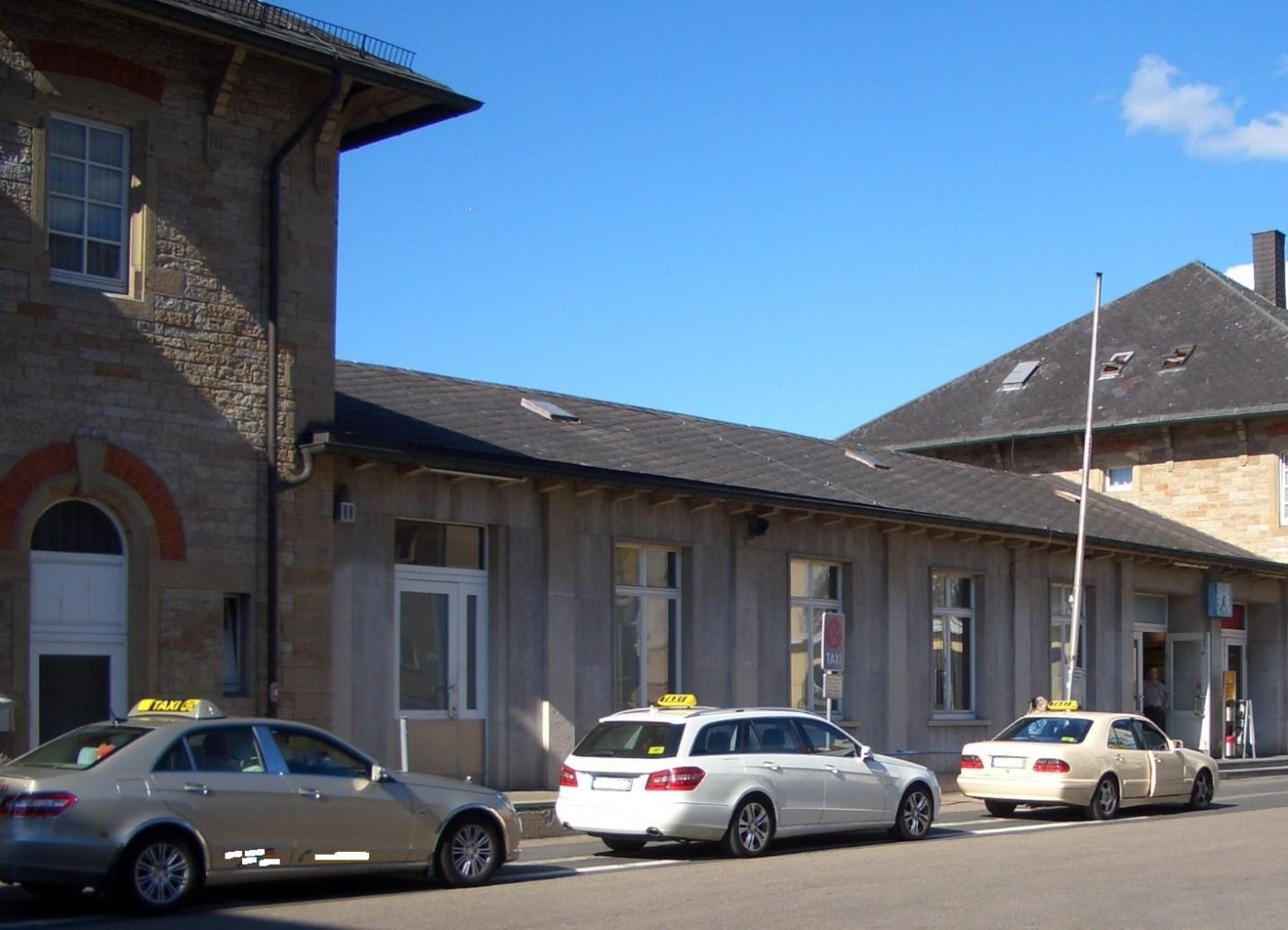 Bad Mergentheim train station, group of taxis