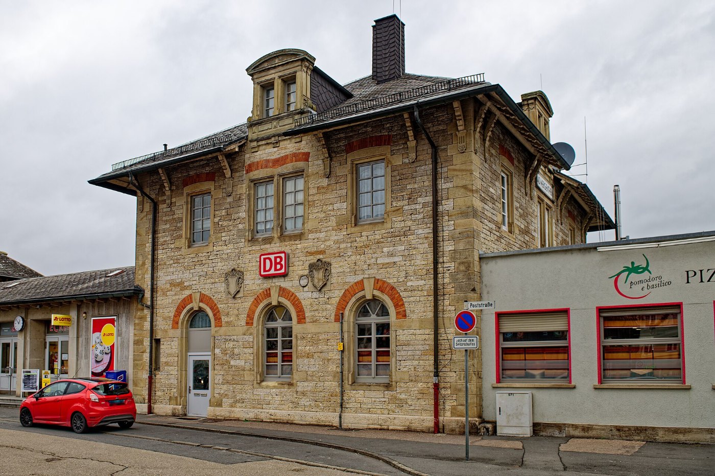 Bahnhofplatz, Bahnhofsgebäude Bad Mergentheim 0183