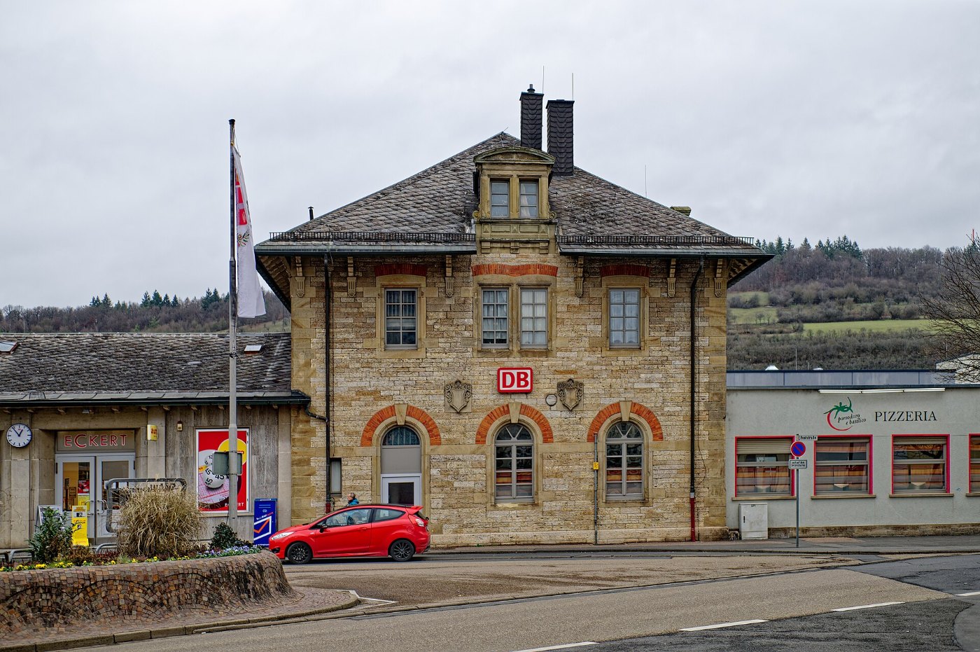 Bahnhofplatz, Bahnhofsgebäude Bad Mergentheim 0184