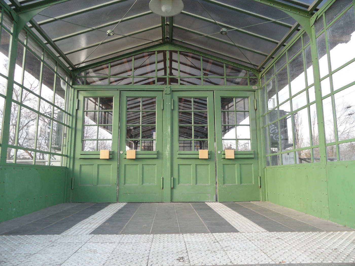 Berlin S Bahnhof Nikolassee Linien S1 und S7 ()