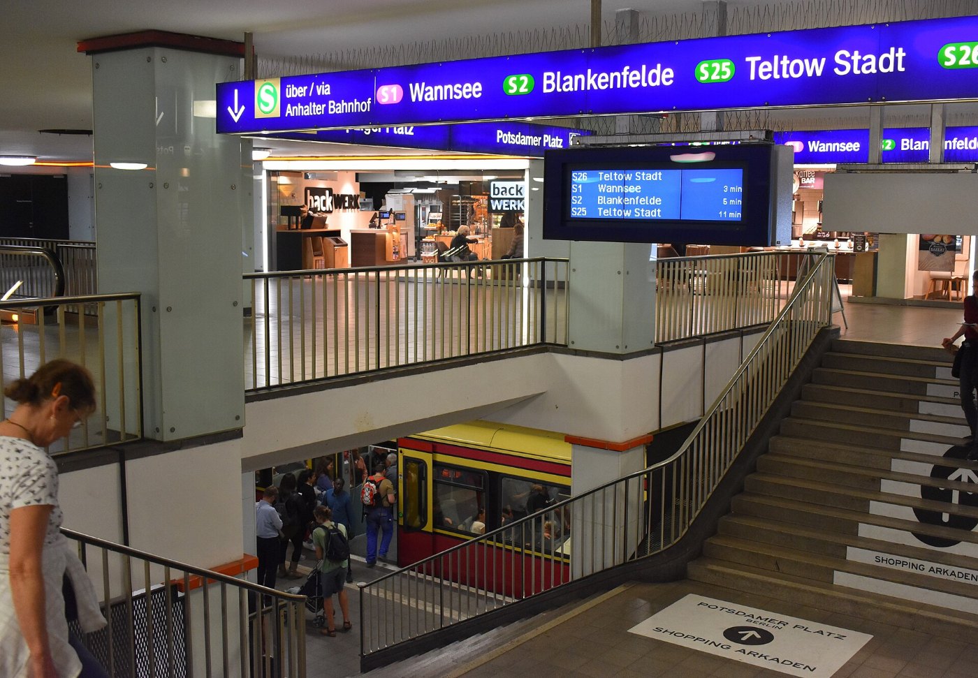 Berlin S Bahn Bhf Potsdamer Platz (S01 0894)