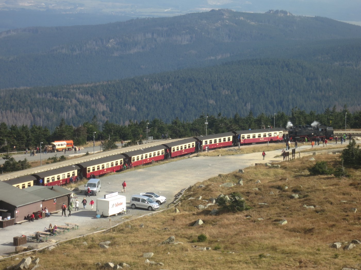Die Brockenbahn im Brockenbahnhof auf dem Gipfel