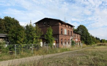 Barth Bahnhof Empfangsgebäude Schmalspurbahn Ruine 2013 09 04 3a
