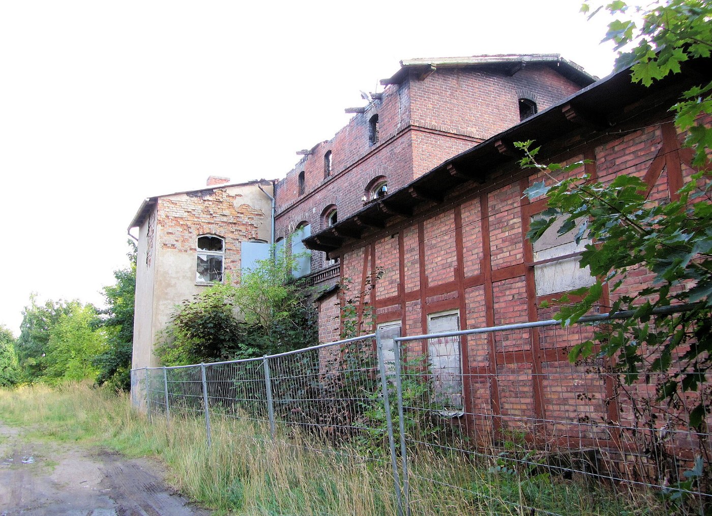 Barth Bahnhof Empfangsgebäude Schmalspurbahn Ruine 2013 09 04 7a