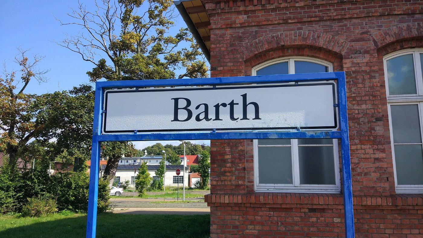 Bahnhofsschild Barth (altes Design)