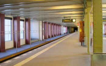 Berliner U Bahnhof Rathaus Schöneberg (Bahnsteig Richtung Osten)
