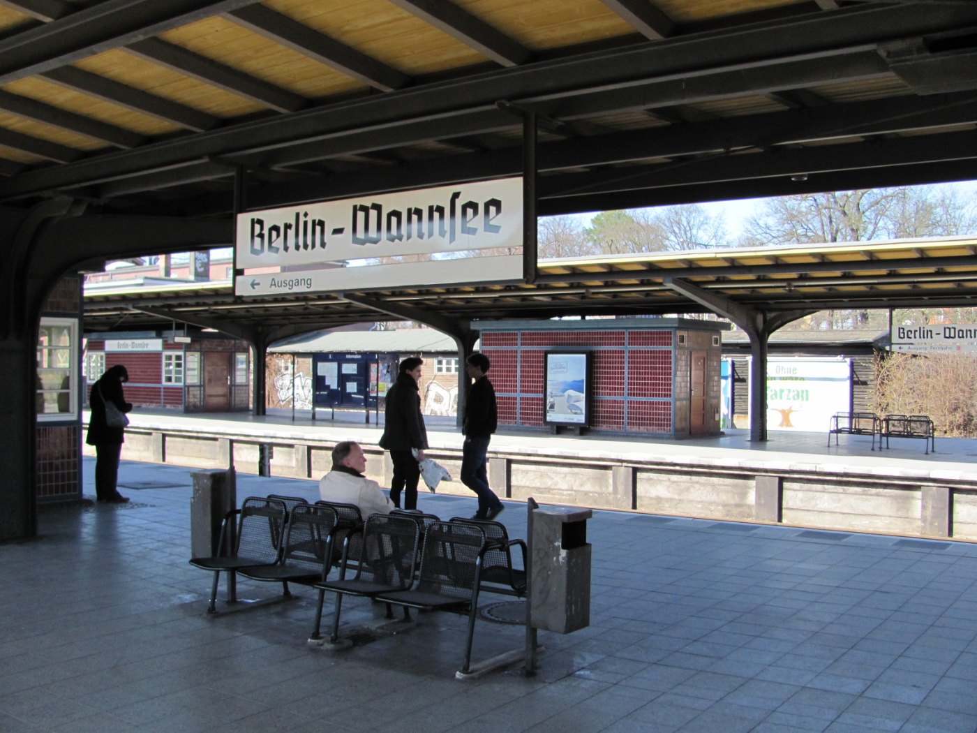 Bahnhof Berlin Wannsee platform 1