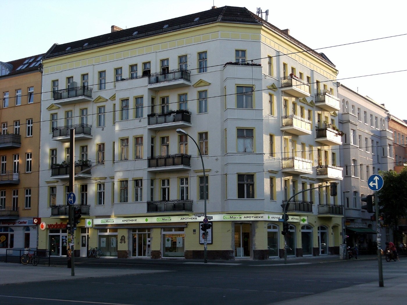 Apartment building Warschauer Straße 16 Grünberger Straße 32 in Berlin i