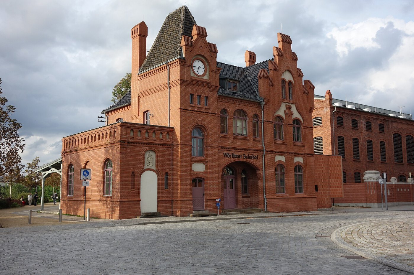 Dessau Wörlitzer Bahnhof, Empfangsgebäude (1)