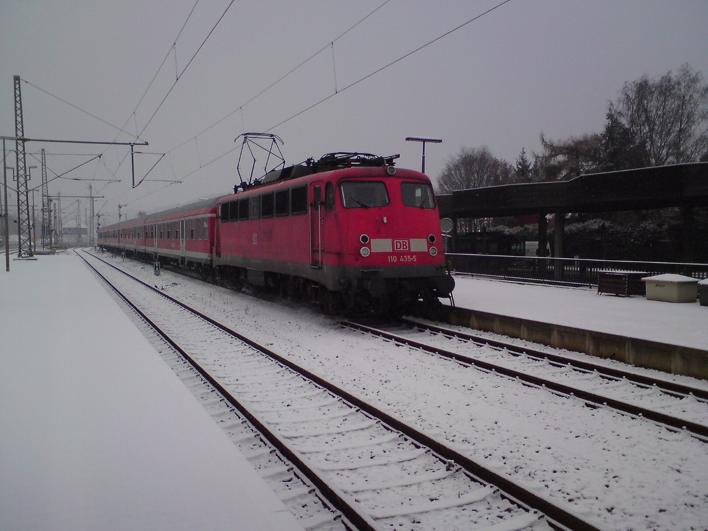 Regionalbahn mit BR 110 und n Wagen in Dillenburg