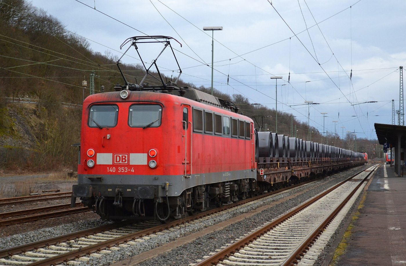 Coilzug mit Schiebelokomotive in Dillenburg