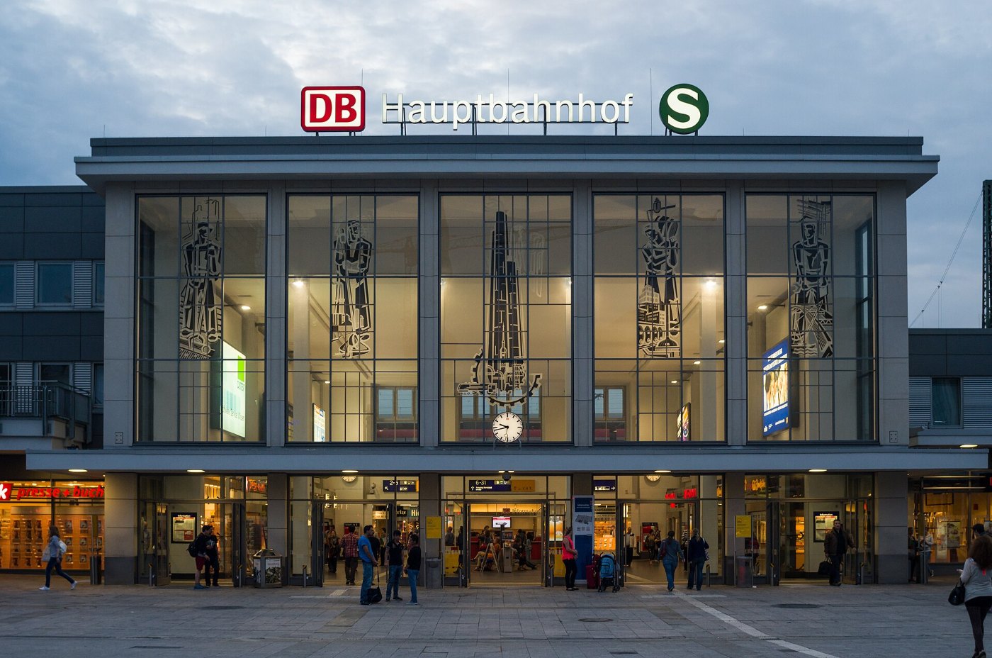 Dortmunder Hauptbahnhof bei Nacht