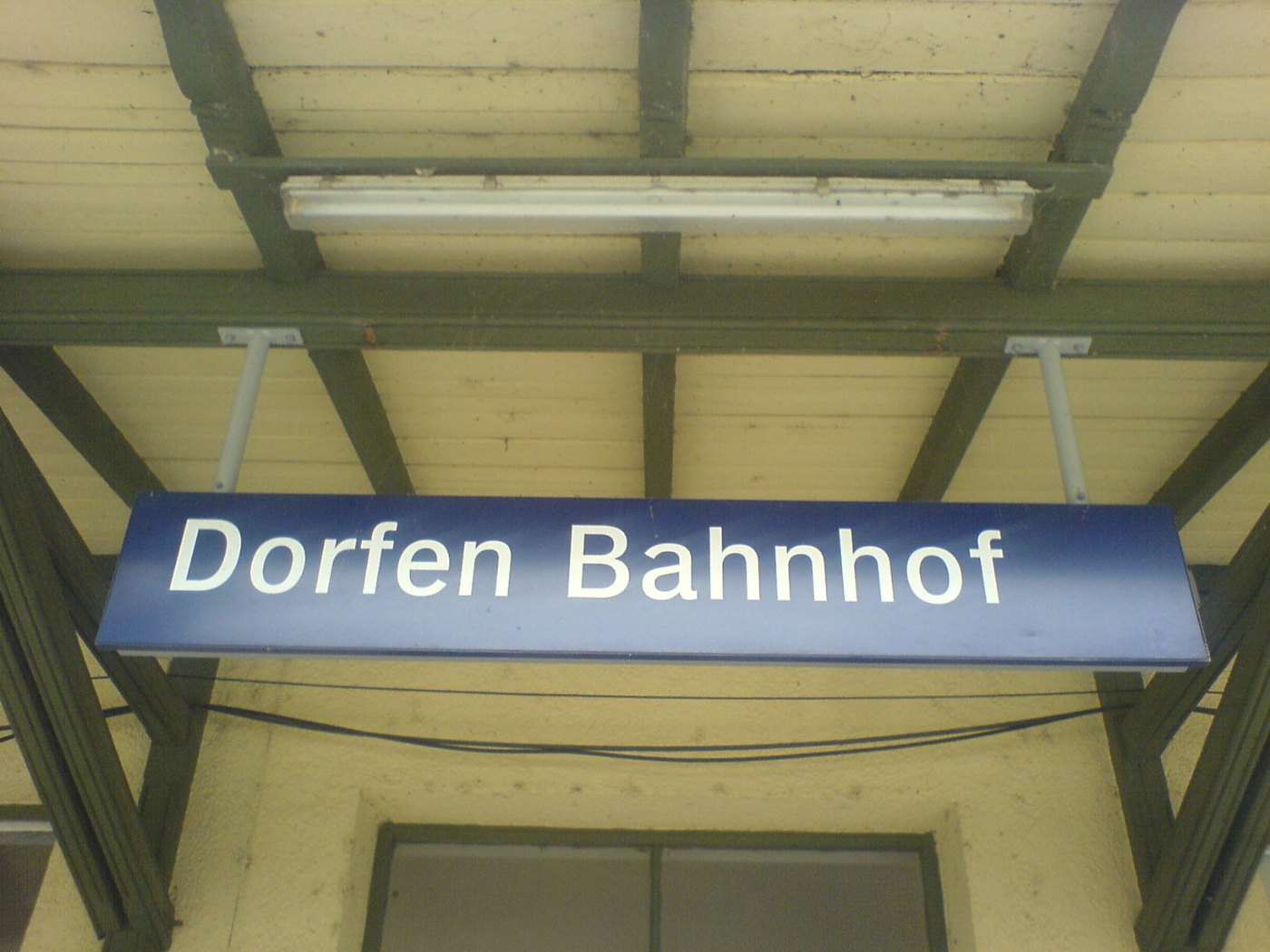 Dorfen — Bahnhof — Haltepunktschild „Dorfen Bahnhof“