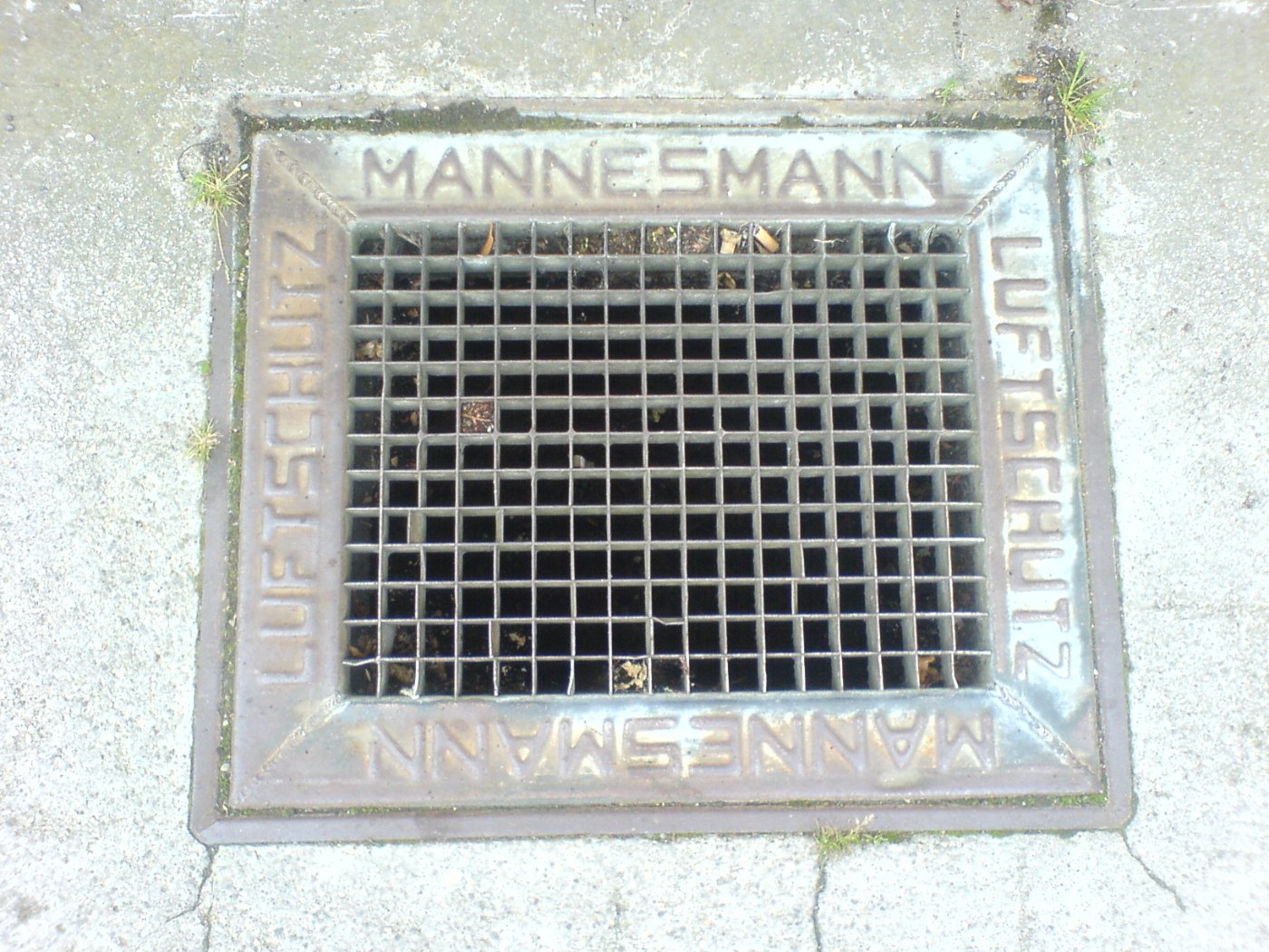 Dorfen — Bahnhof — Mannesmann Luftschutzgitter