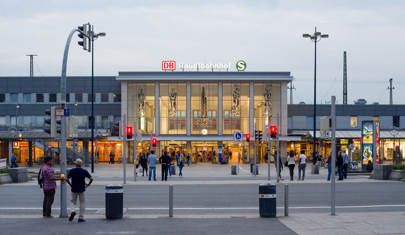 Dortmund Hauptbahnhof Abends 2013 02