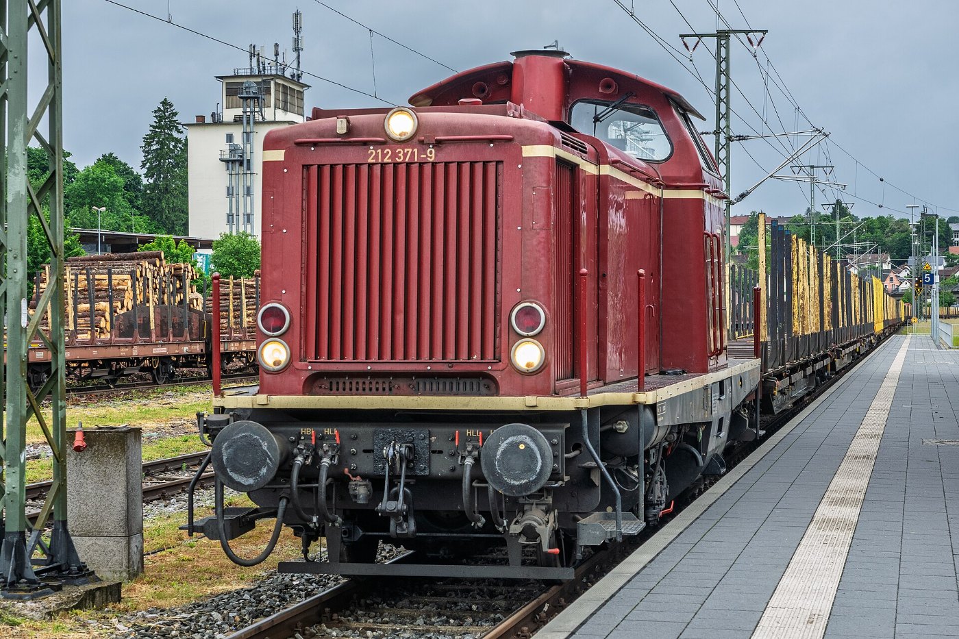 Diesel Lok UTL 212 371 mit Rungenwagen in Donaueschingen (2025)