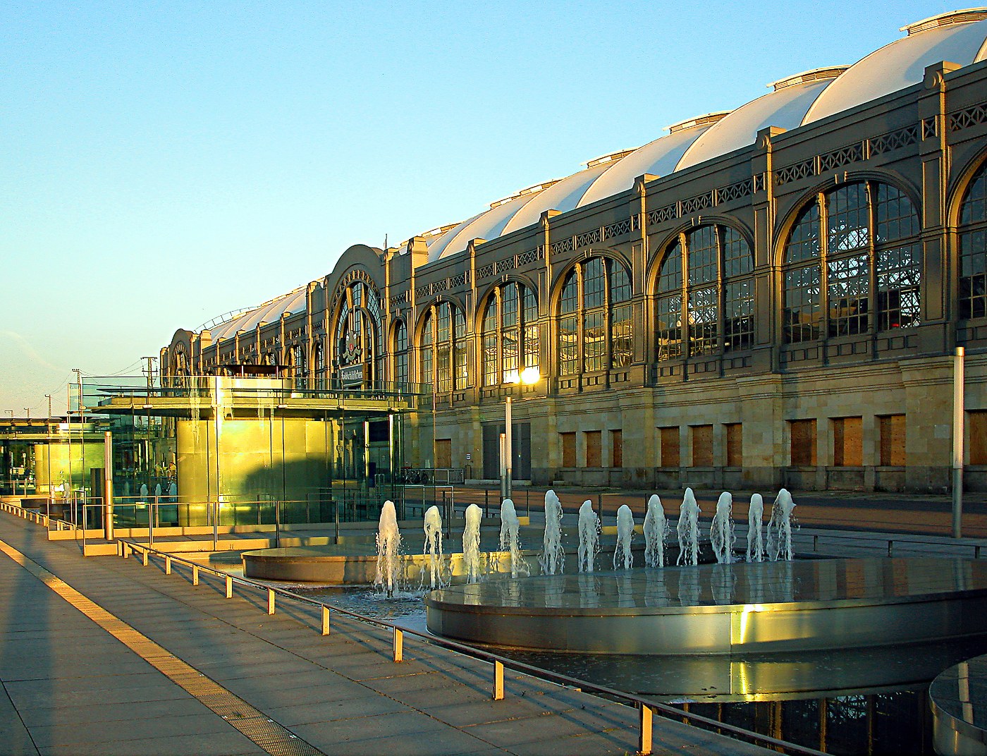 Wiener Platz vor dem Dresdner Hauptbahnhof