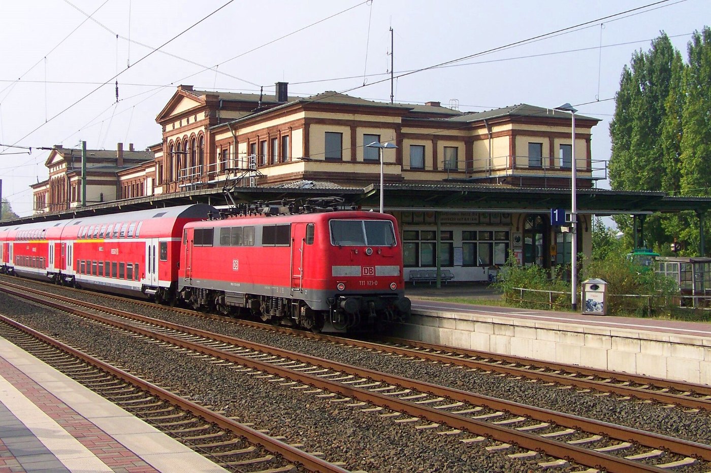 Bahnhof Düren Nordseite mit RE1 nach Aachen