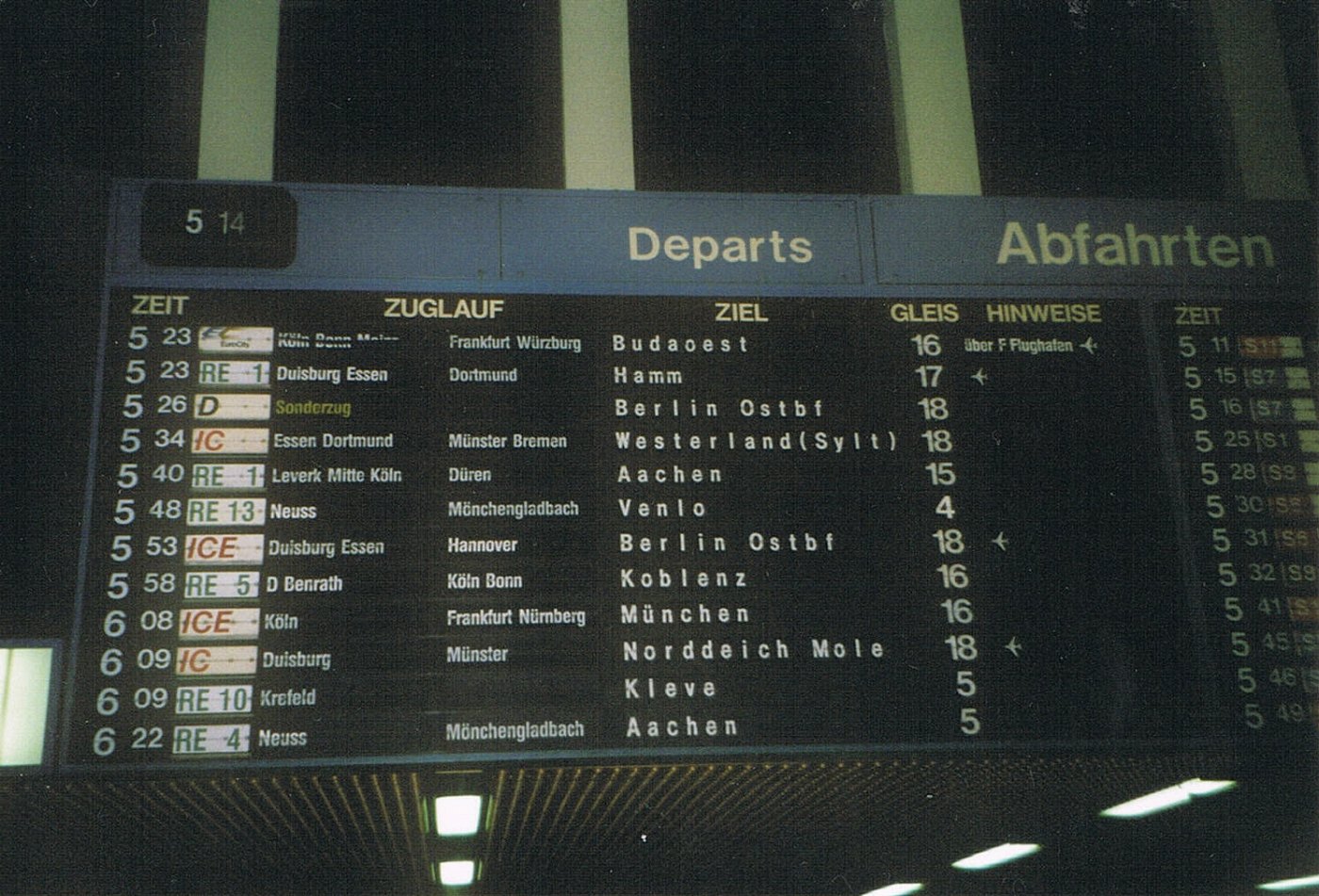 Abfahrtstafel Düsseldorf Hbf