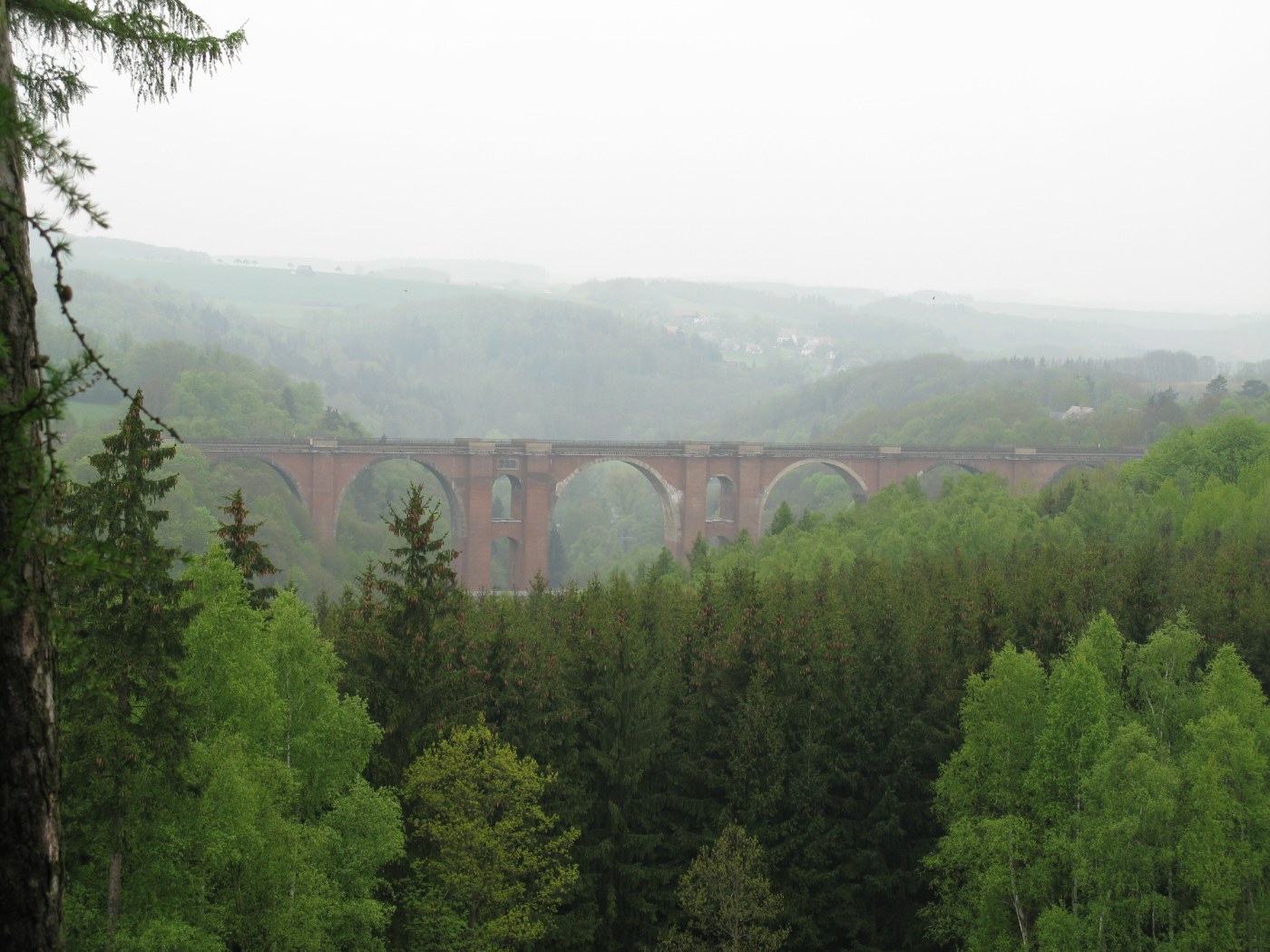 Die Elstertalbrücke vom Eisenberg aus
