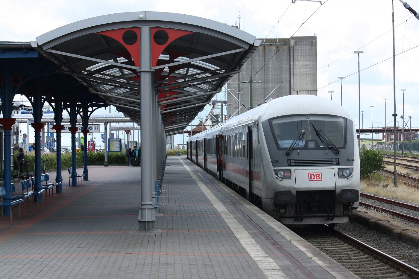 Emden Außenhafen mit Intercity