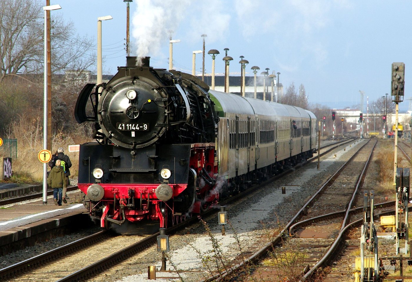 DRG Baureihe 41 1144 9 im Bahnhof Erfurt Nord