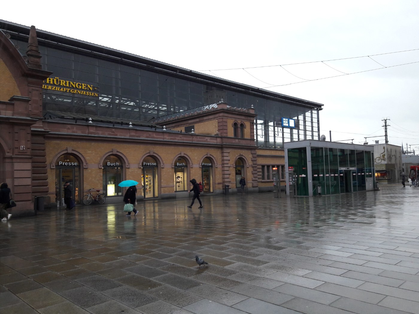 Zug im Erfurter Hauptbahnhof