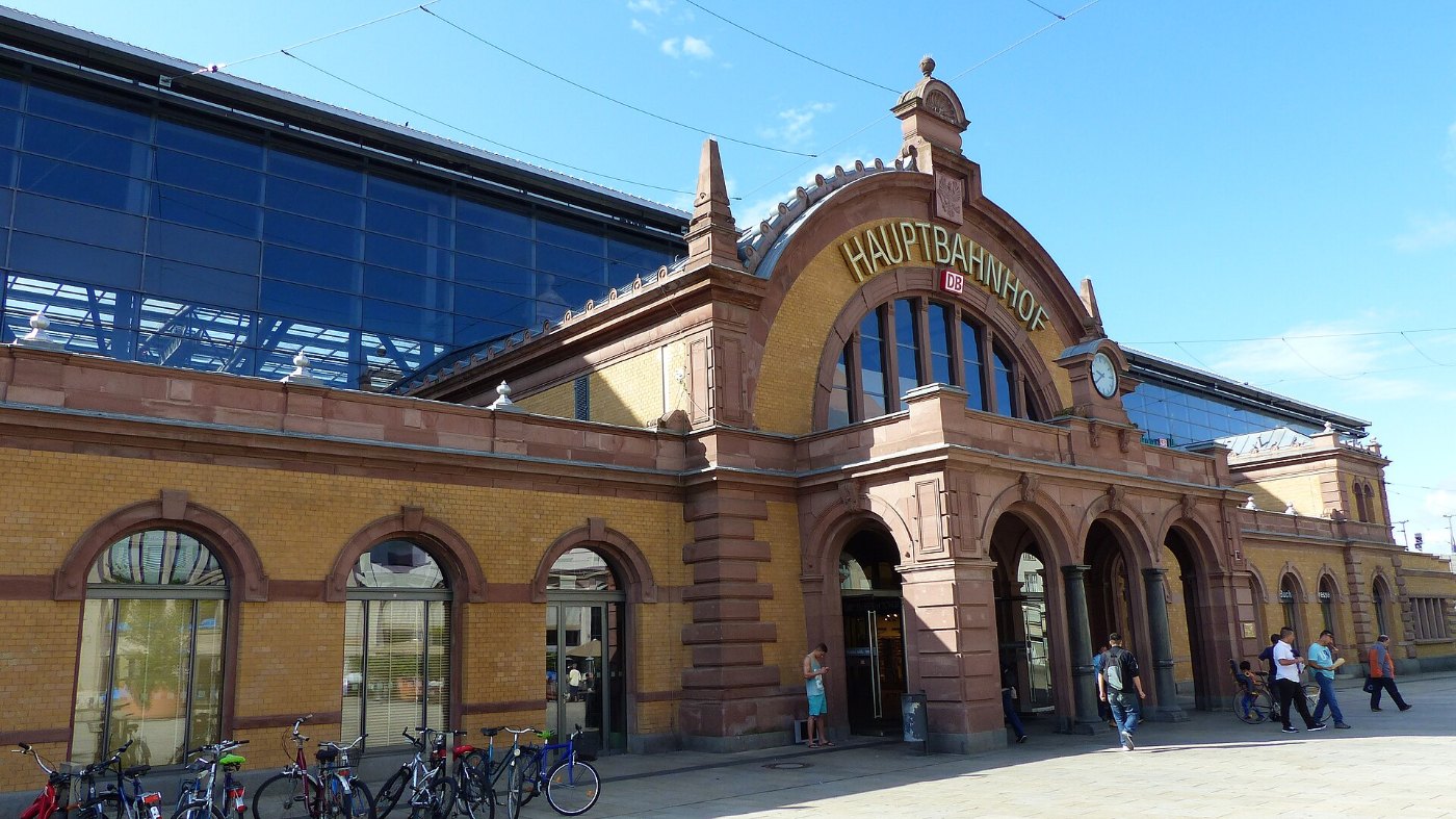 Erfurt Hauptbahnhof, das Empfangsgebäude von außen