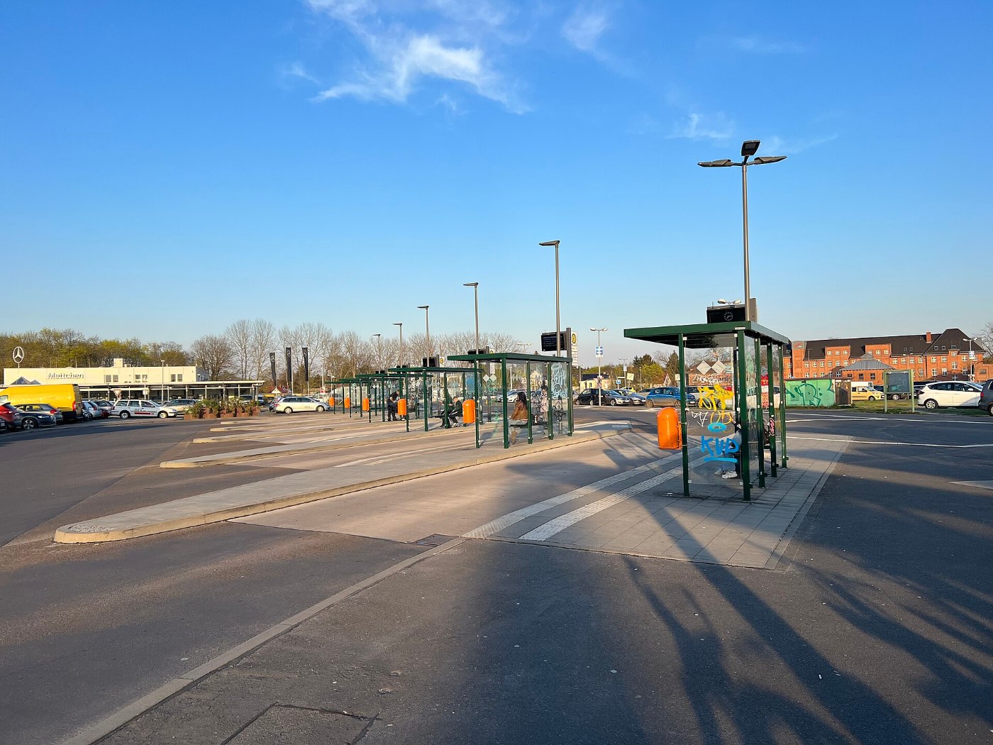 Erkner Bahnhof lub 2023 04 22 Bushaltestelle img01