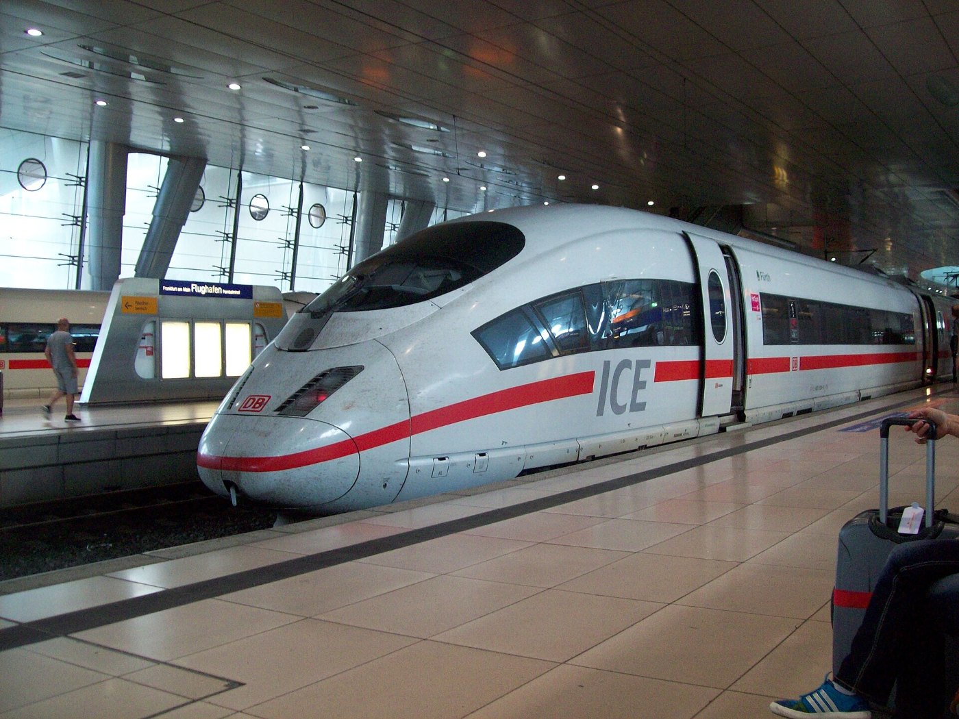 Frankfurt (Main) Flughafen Fernbahnhof 2012 panoramio