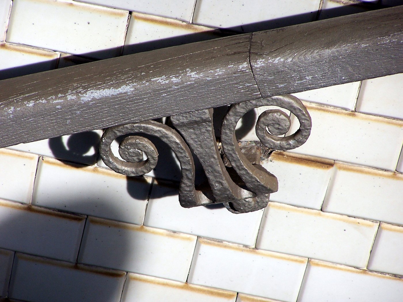Höchst Bahnhof, Detail Treppenlauf