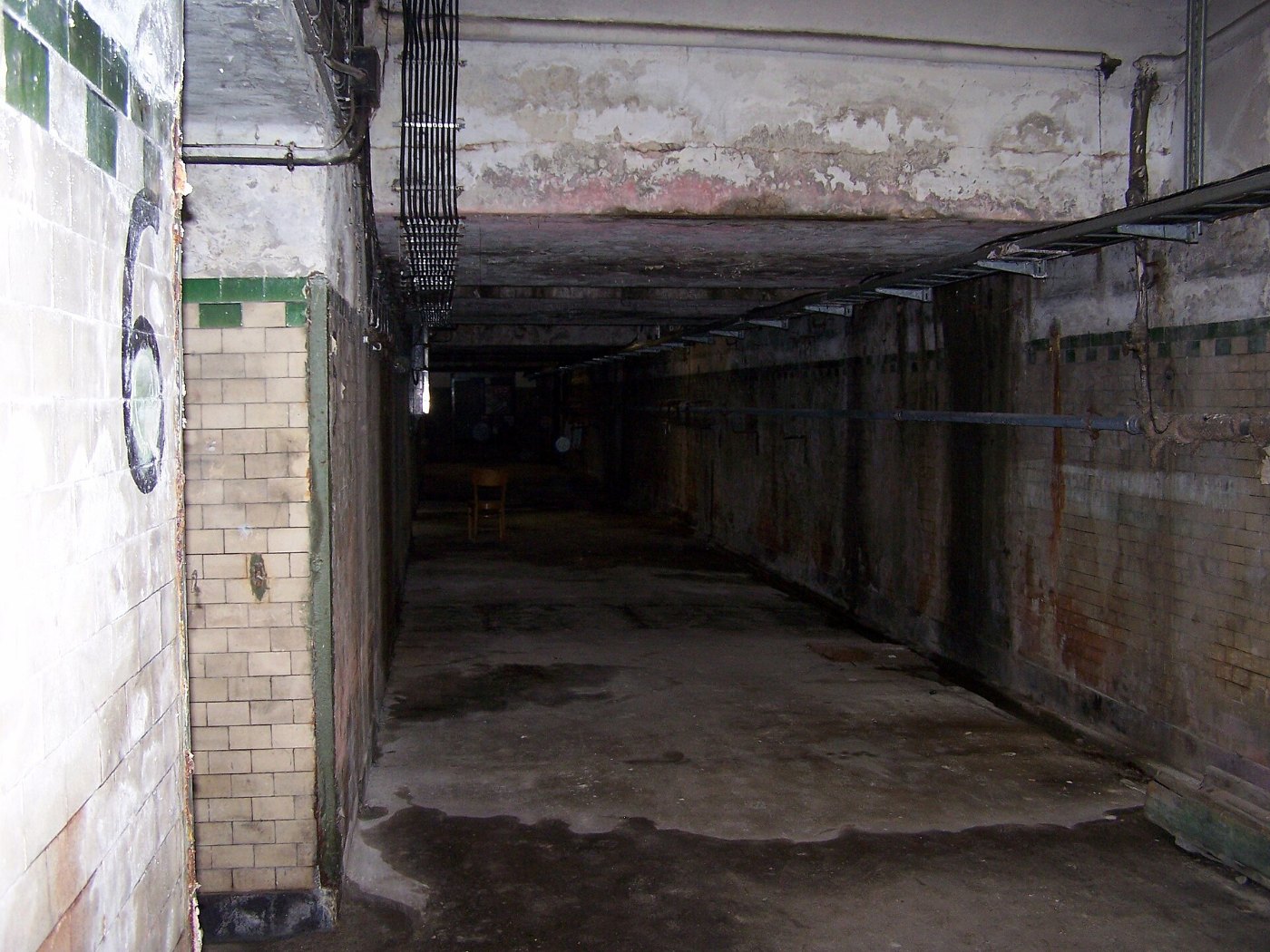 Höchst Bahnhof, Gepäcktunnel