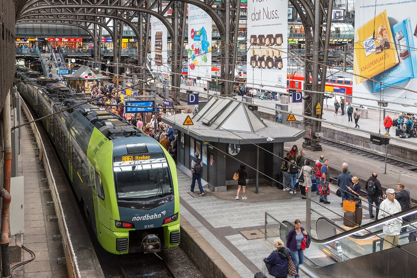 Nordbahn ET 5.02 im Hamburger Hauptbahnhof